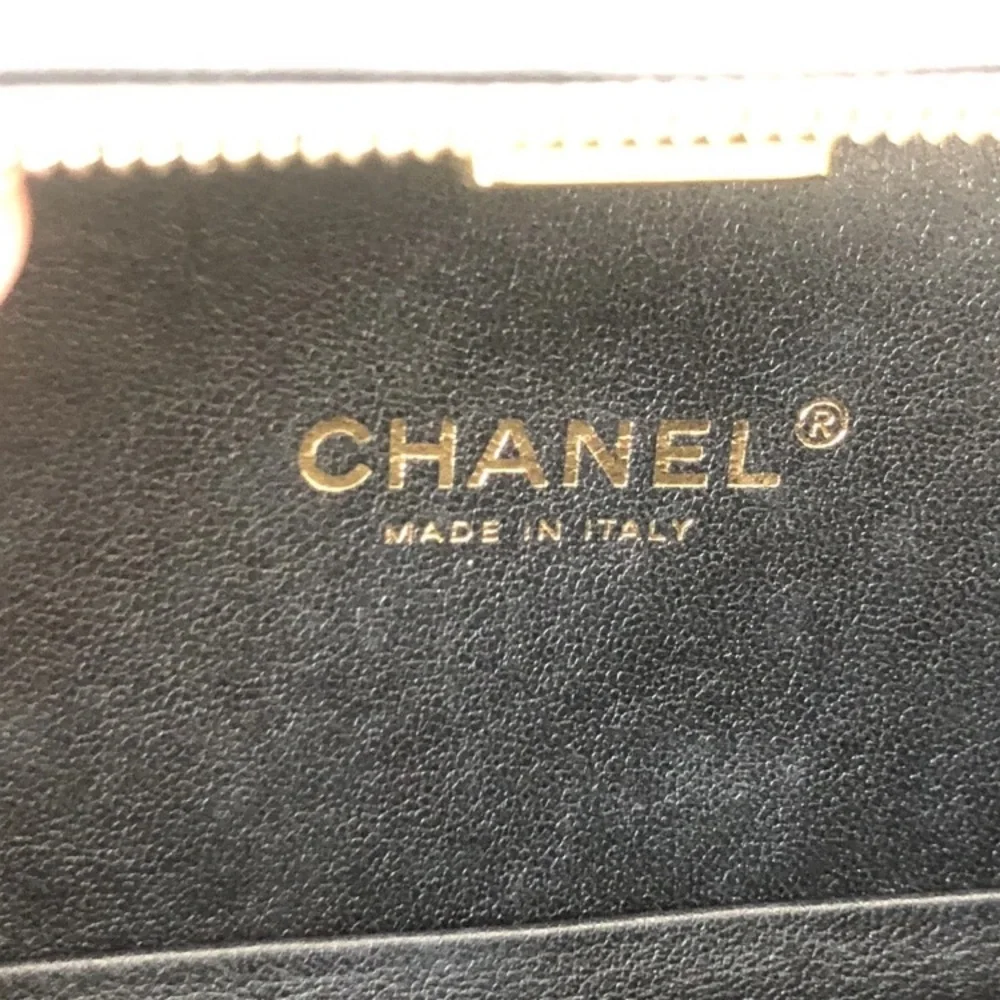 CHANEL Vanity Chain Shoulder Bag in Black Quilted Leather Gold Hardware